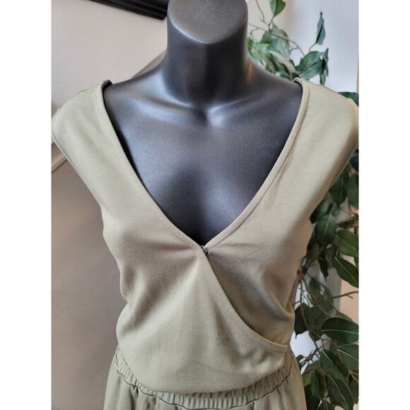 Caralyn Mirand The Drop Jumpsuit Women Large Green Wide Leg Belted V Neck Outfit - Picture 7 of 16